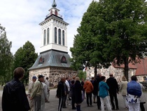 Sukuamme Sääksmäen kirkon pihamaalla